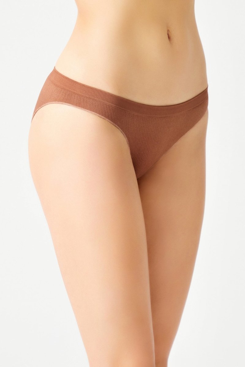 Pornoni yoqotadi Voyaga yetgan ayol ogziga dik oladi